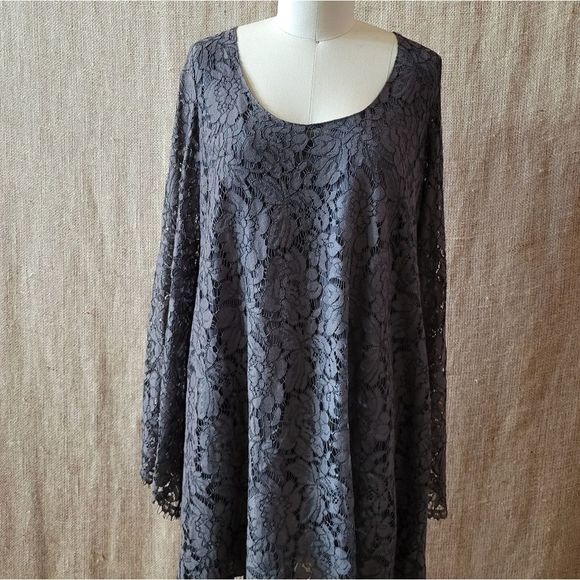 Chaser Dresses & Skirts - CHASER Grey Lace Bell Sleeve Dress -S